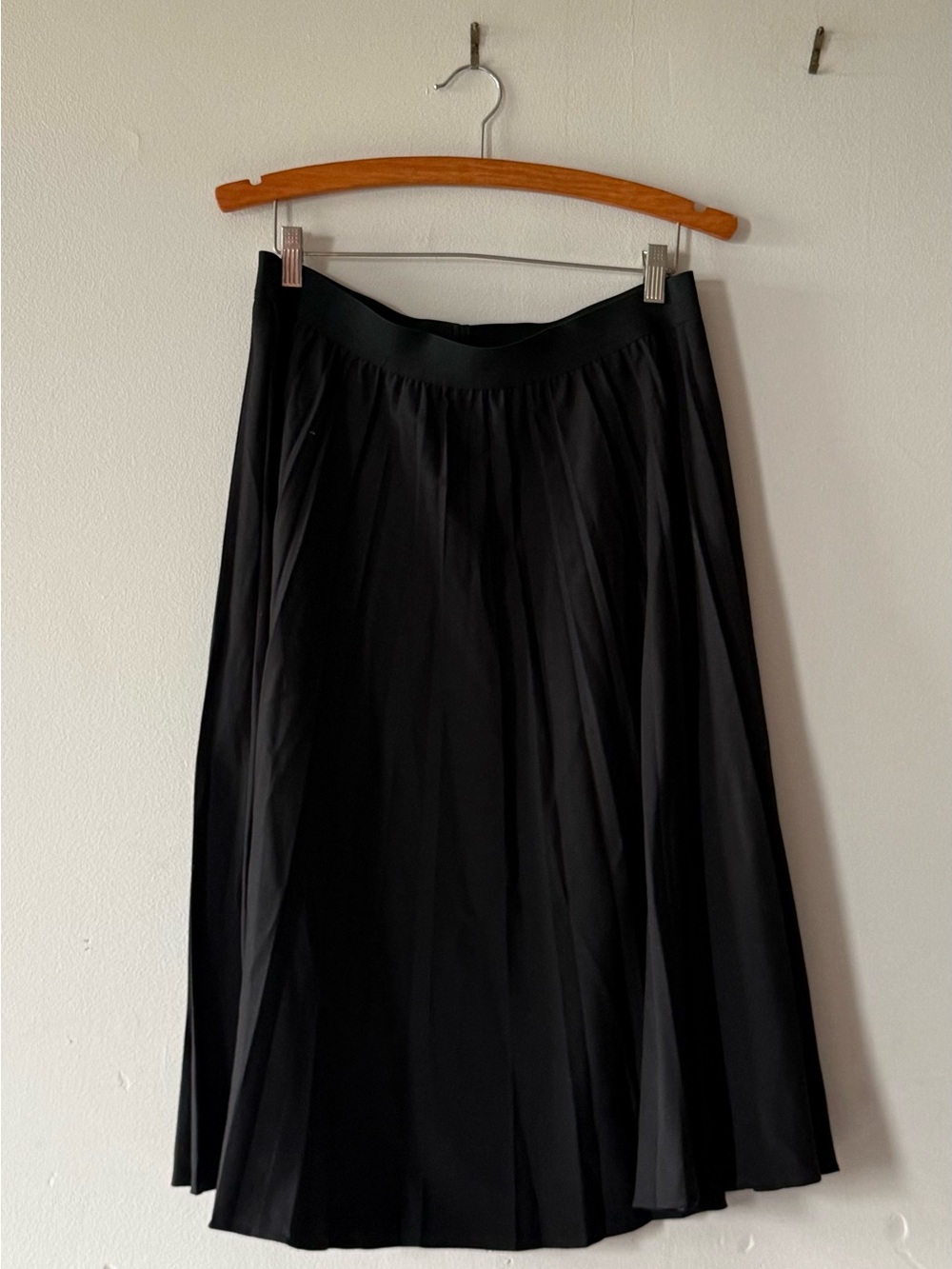 Meli Women's Black A-Line Pleated Skirt
